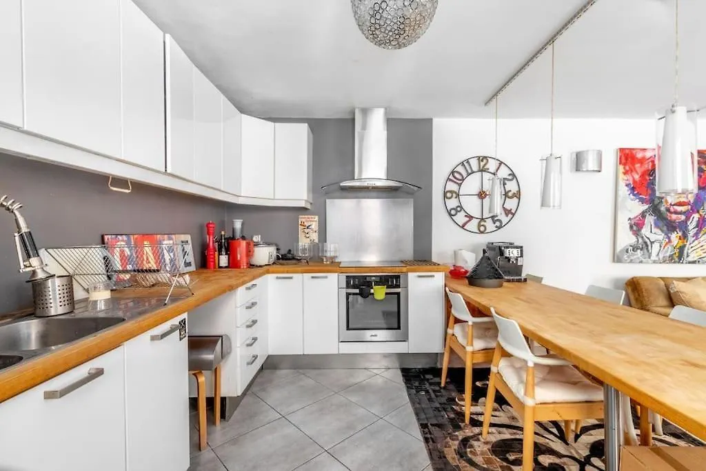 Lovely Townhouse In A Lively Area Close To The Old Nizza