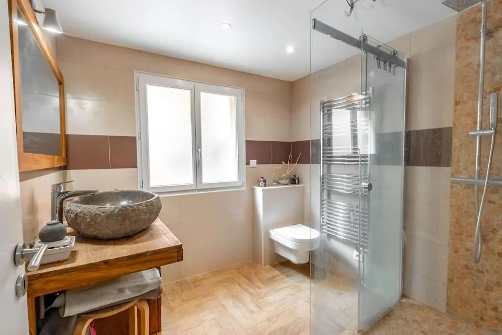 Lovely Townhouse In A Lively Area Close To The Old Nizza
