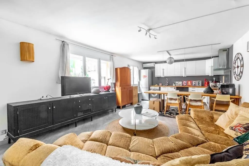 Apartman Lovely Townhouse In A Lively Area Close To The Old Nizza