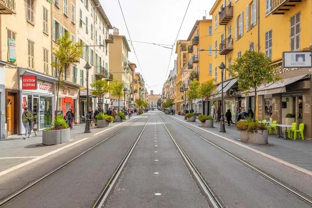 Lovely Townhouse In A Lively Area Close To The Old Nizza Apartman